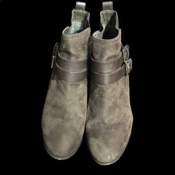 Crown Vintage olive green suede heeled ankle boots - Picture 4 of 8